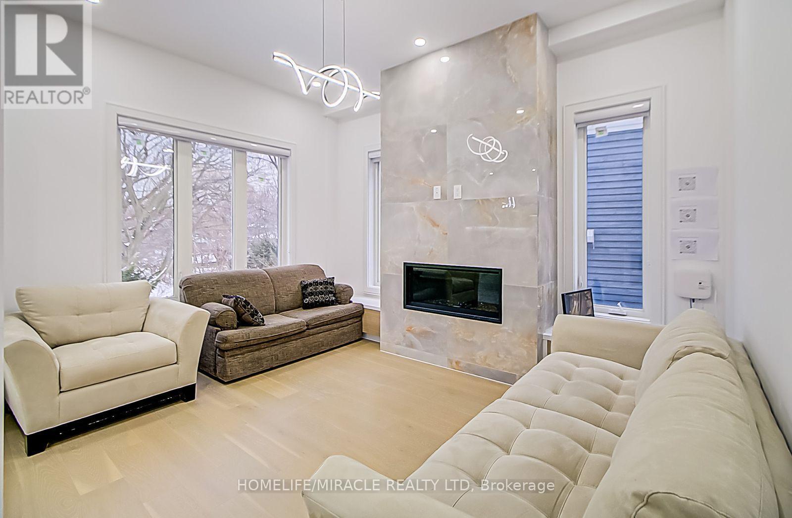 7a Broadmead Avenue, Toronto, Ontario  M1M 1C3 - Photo 4 - E13877898