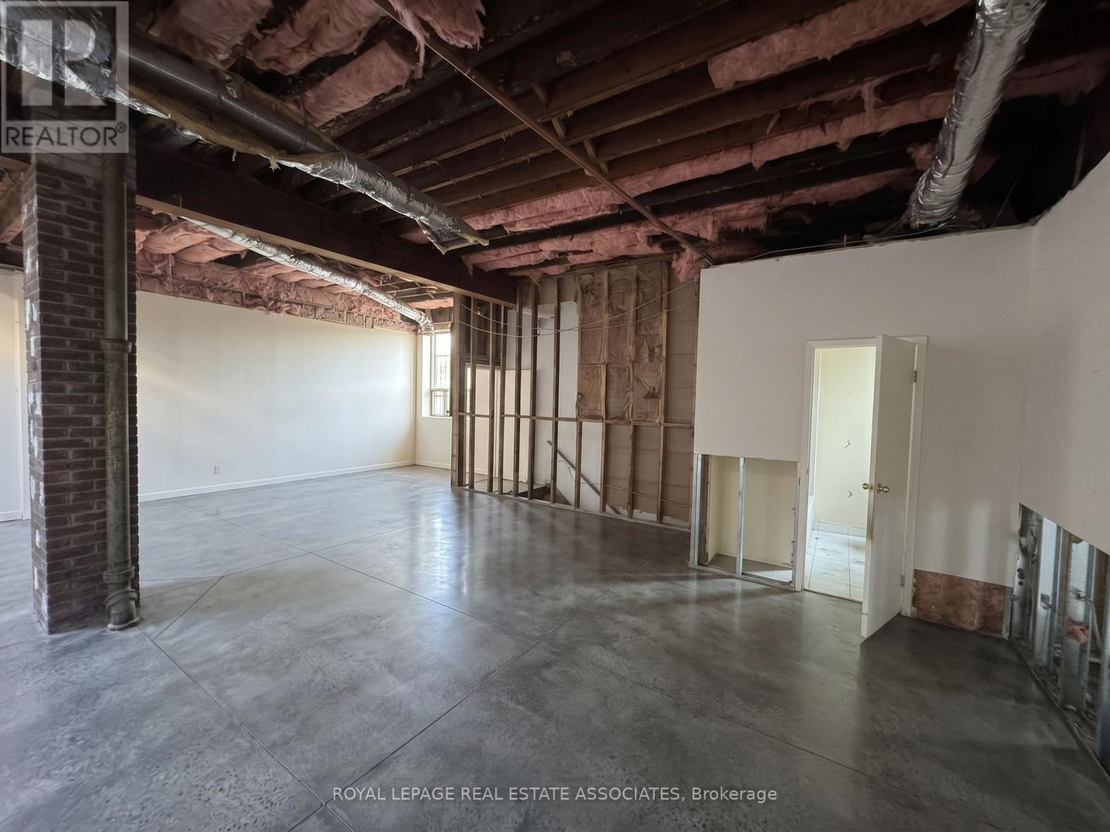 Upper Level - 1597 Queen Street E, Toronto, Ontario  M4L 1E5 - Photo 10 - E13877924