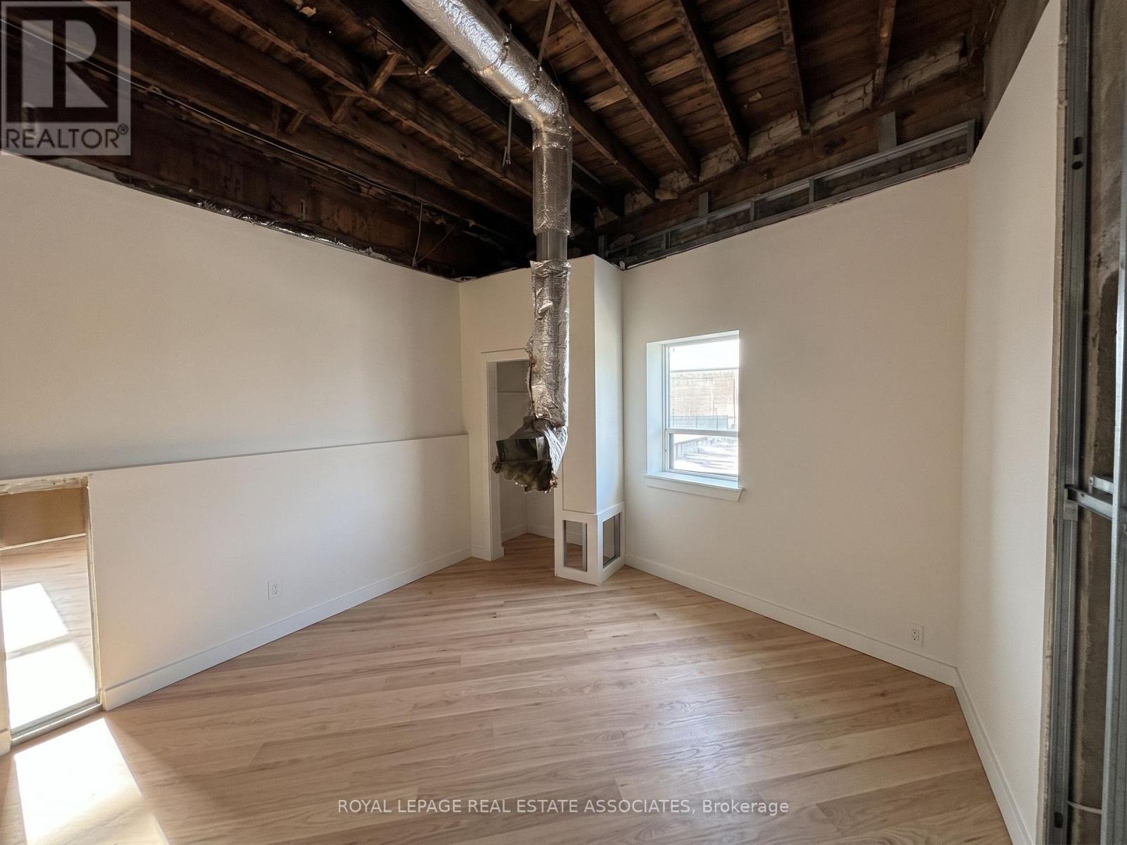 Upper Level - 1597 Queen Street E, Toronto, Ontario  M4L 1E5 - Photo 9 - E13877924