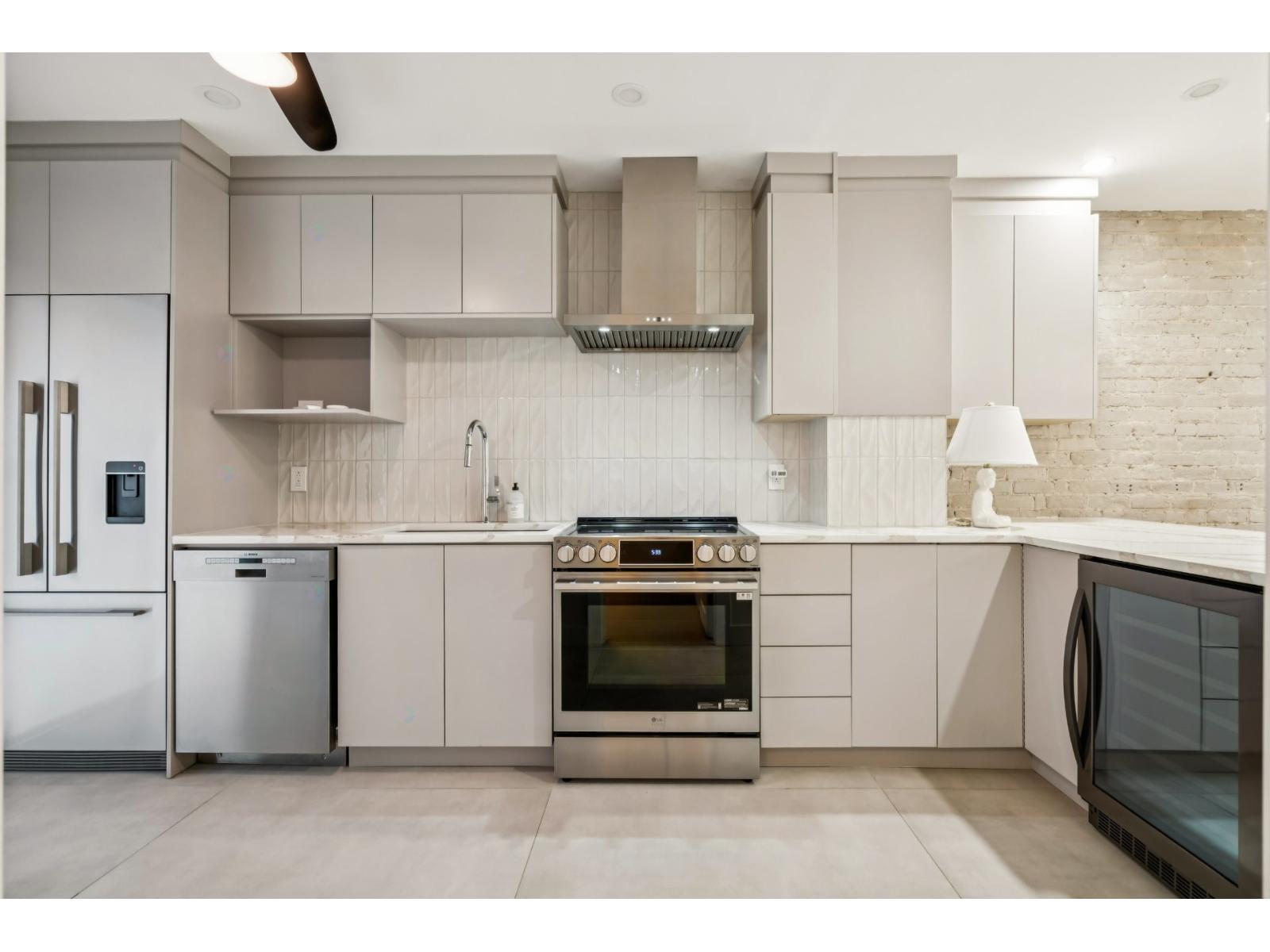 768-772 Rue Gilford Montréal (Le Plateau-Mont-Royal) Quebec Canada H2J1N7 3