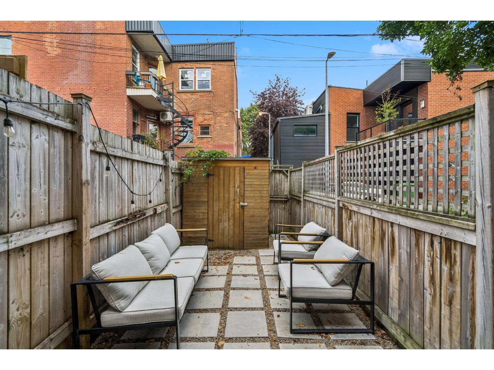768-772 Rue Gilford Montréal (Le Plateau-Mont-Royal) Quebec Canada H2J1N7 5