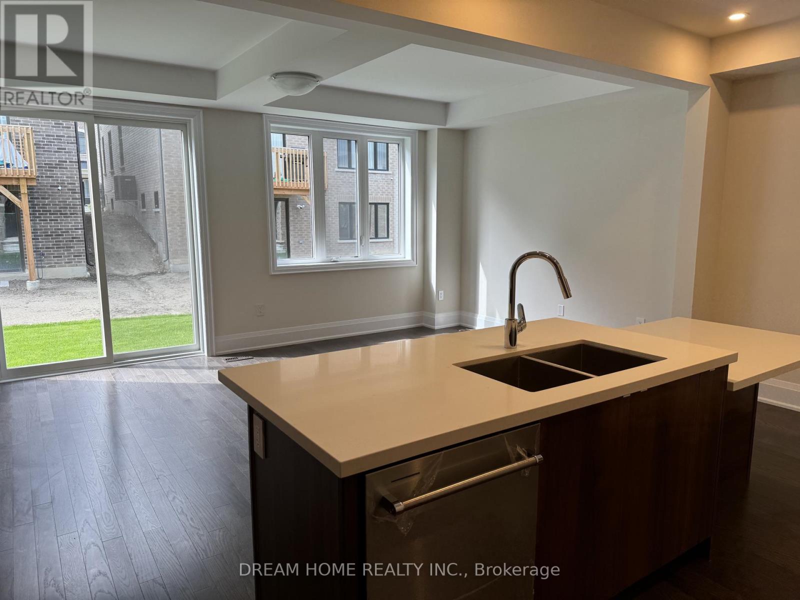 84 Tempel Street, Richmond Hill, Ontario  L4E 1K6 - Photo 11 - N13877918