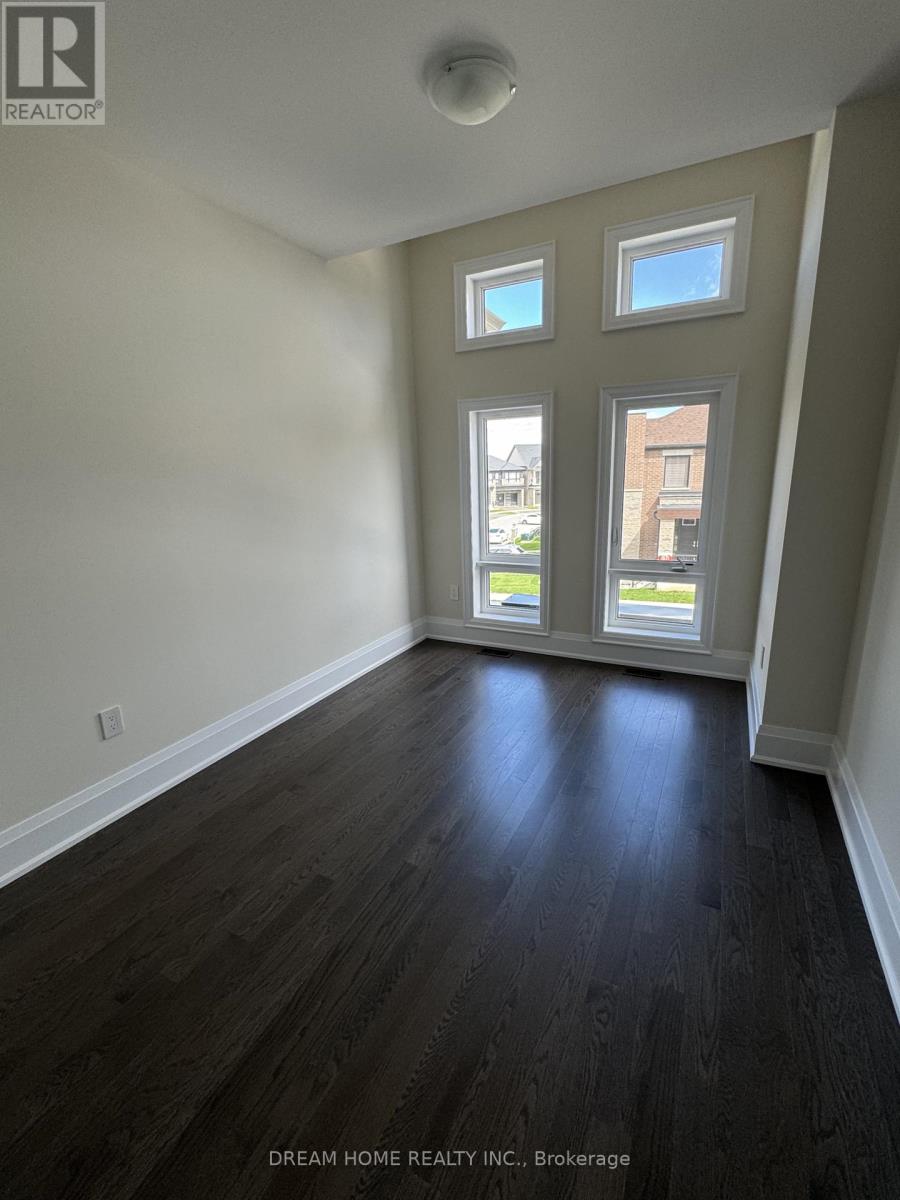 84 Tempel Street, Richmond Hill, Ontario  L4E 1K6 - Photo 5 - N13877918