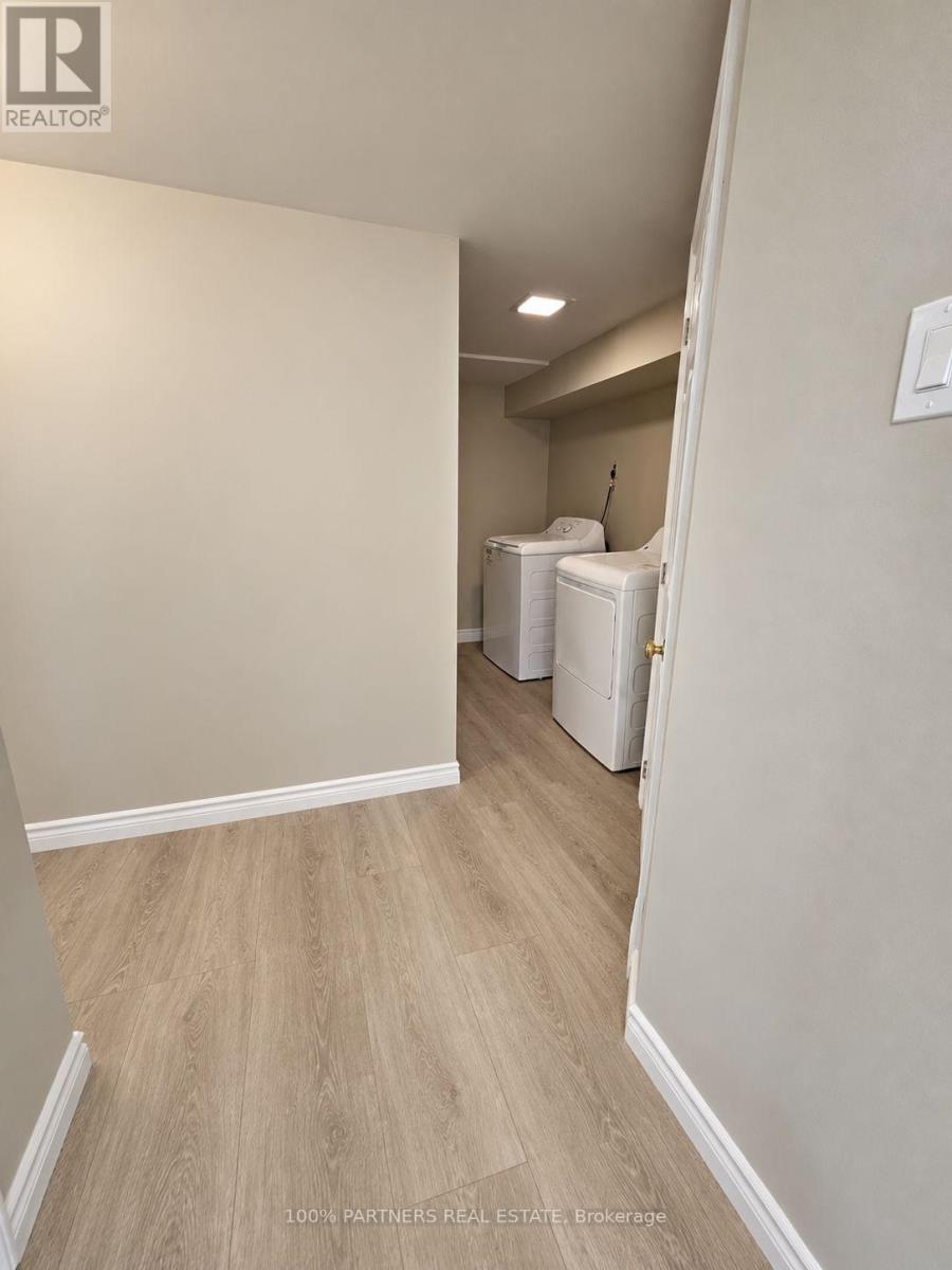 Lower - 49 Child Drive N, Aurora, Ontario L4G 1Y6 - Photo 5 - N13877984