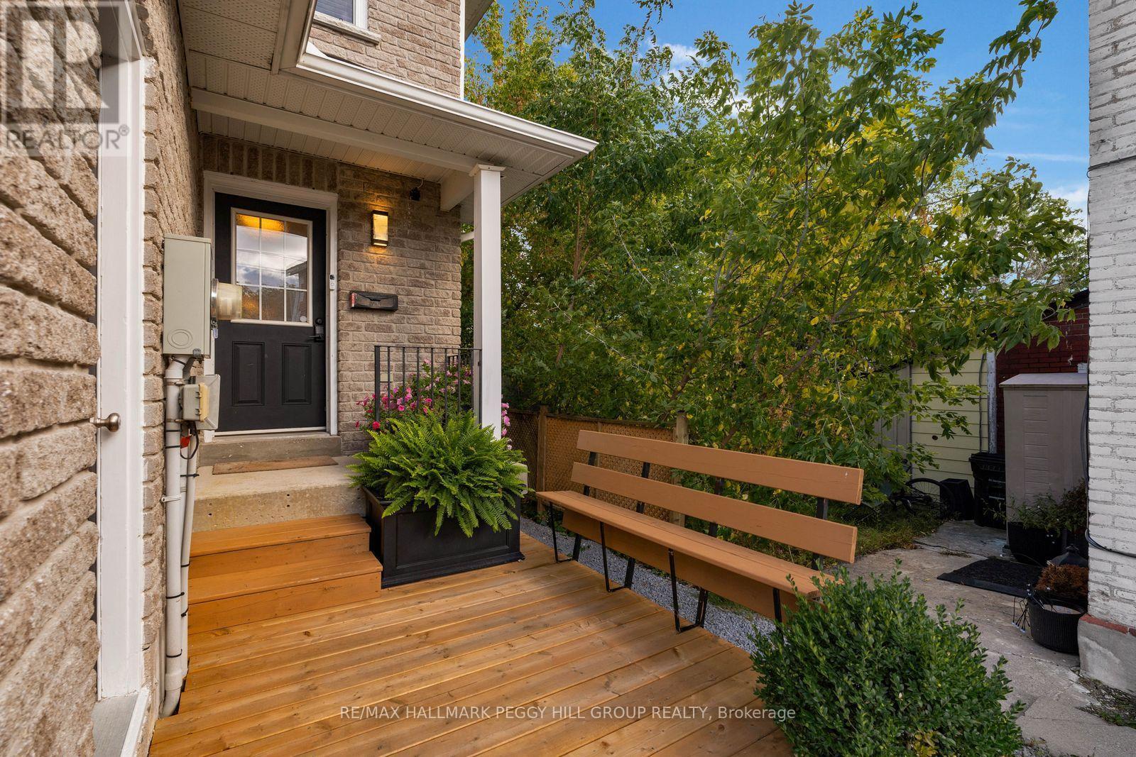 83 Sanford Street, Barrie, Ontario  L4N 3C6 - Photo 2 - S13877806