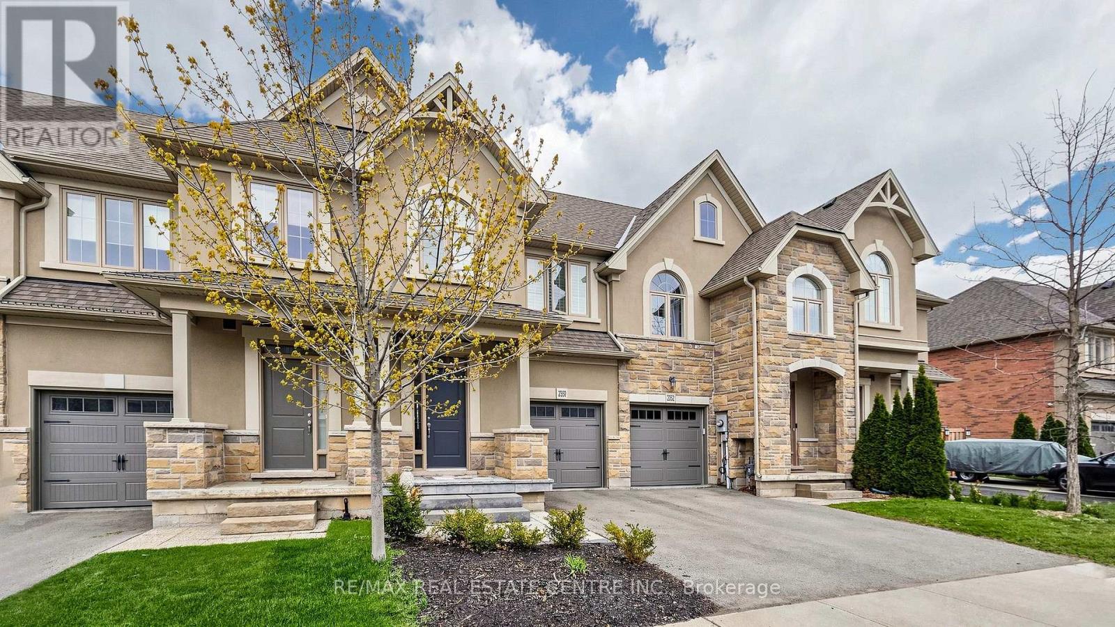 2350 Natasha Circle, Oakville, Ontario  L6M 1N9 - Photo 3 - W13877904