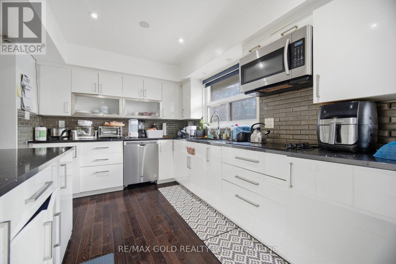 83 Clarion Road, Toronto, Ontario  M9R 3Y6 - Photo 11 - W13877962
