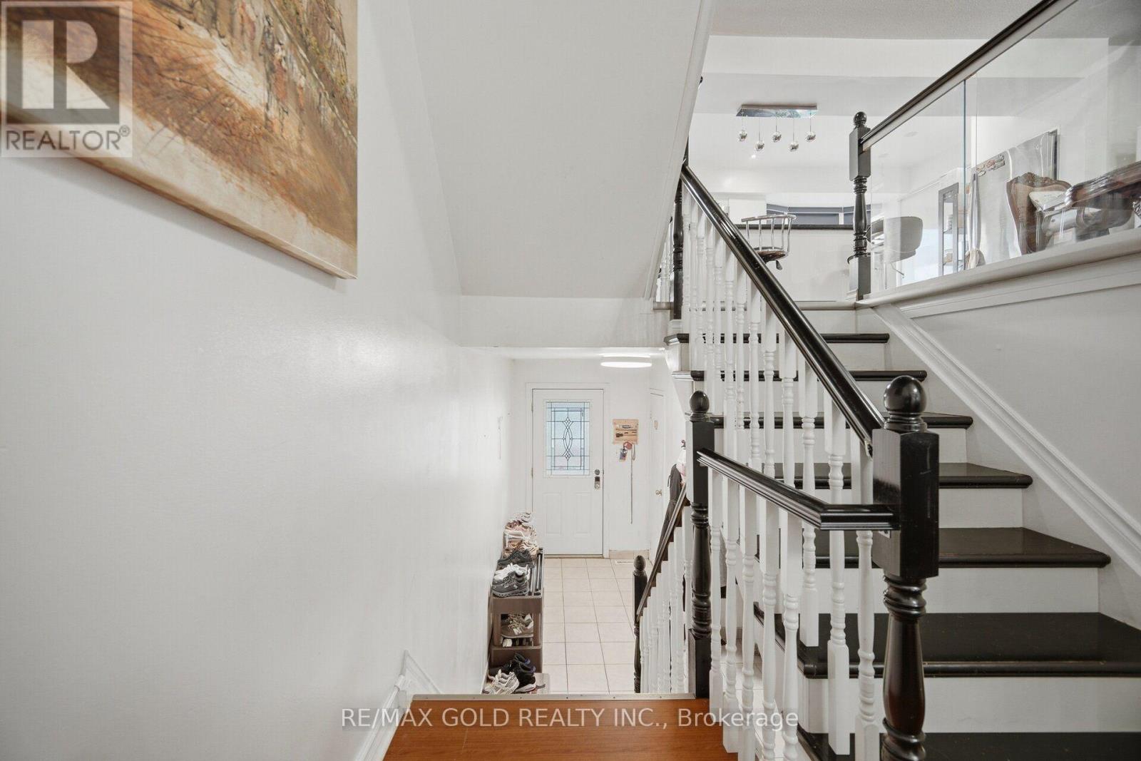 83 Clarion Road, Toronto, Ontario  M9R 3Y6 - Photo 4 - W13877962