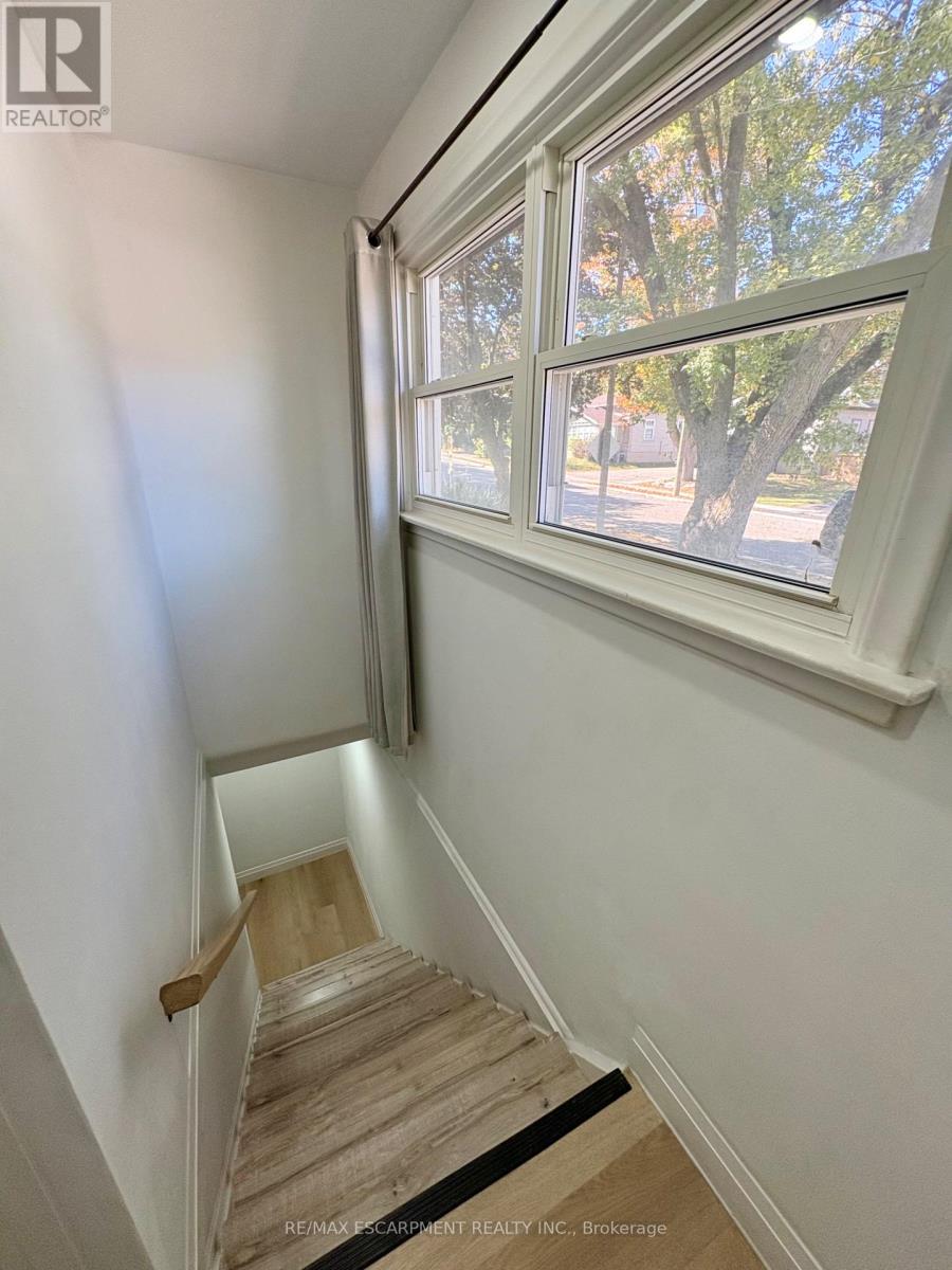 Lower - 292 Woodward Avenue, Milton, Ontario  L9T 1V2 - Photo 4 - W13877976