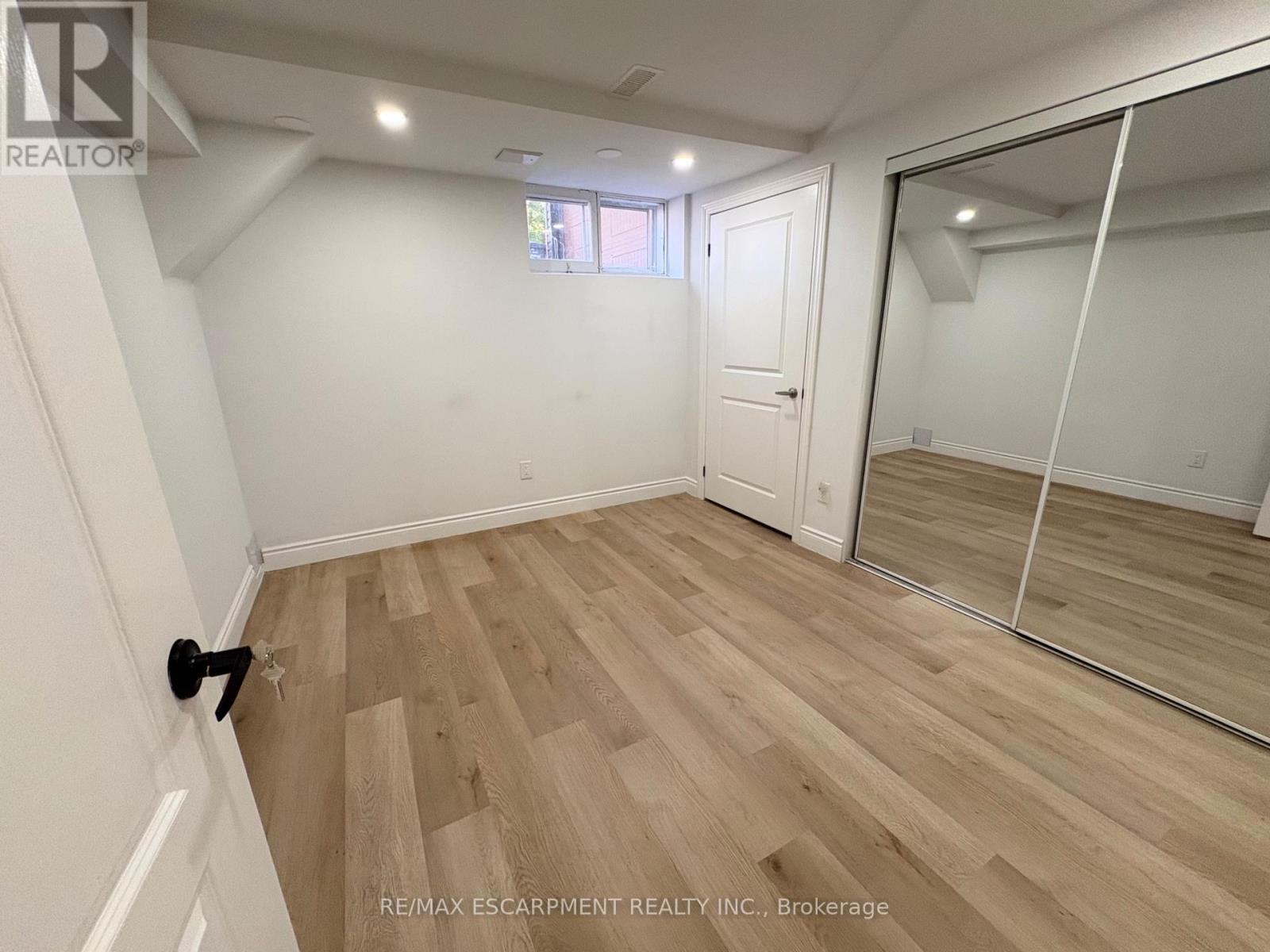 Lower - 292 Woodward Avenue, Milton, Ontario  L9T 1V2 - Photo 9 - W13877976