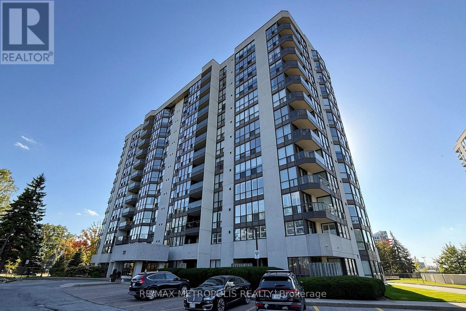 207 - 1111 Bough Beeches Boulevard, Mississauga, Ontario  L4W 4N1 - Photo 1 - W13877978