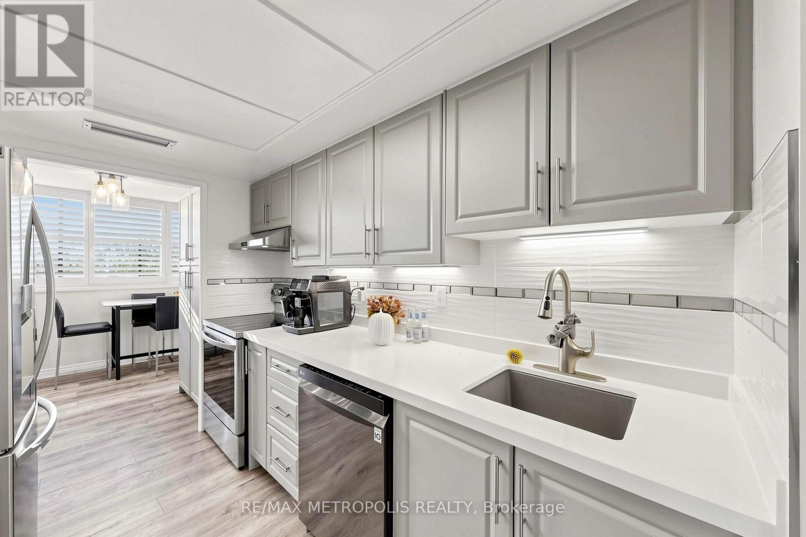 207 - 1111 Bough Beeches Boulevard, Mississauga, Ontario  L4W 4N1 - Photo 14 - W13877978