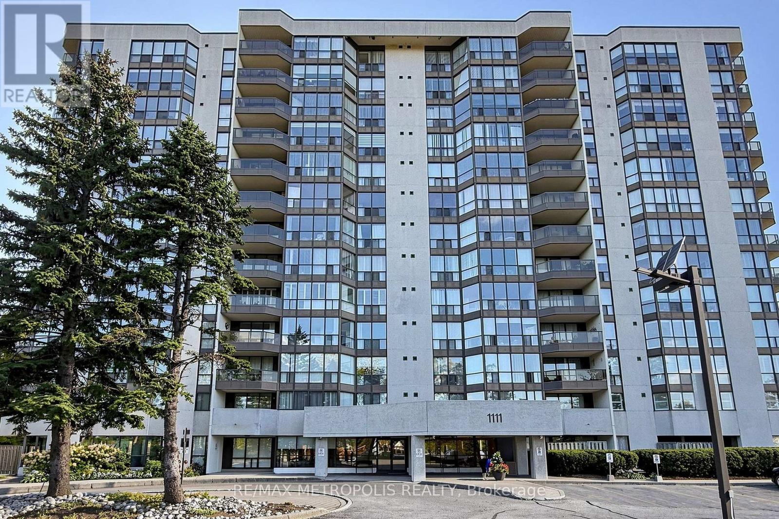 207 - 1111 Bough Beeches Boulevard, Mississauga, Ontario  L4W 4N1 - Photo 2 - W13877978