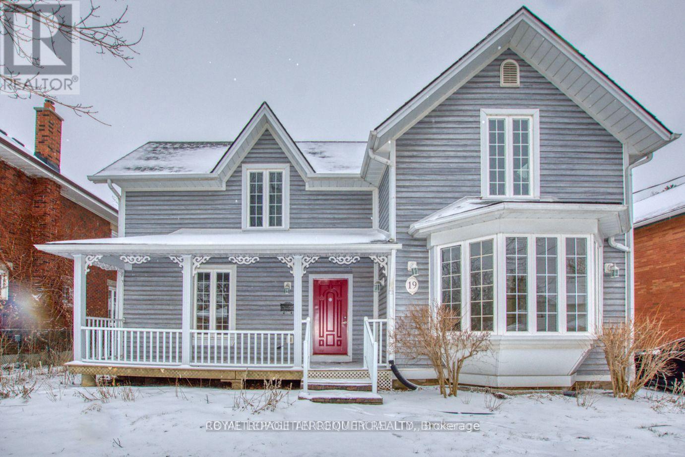 19 Mill Street N, Brampton, Ontario  L6X 1S5 - Photo 2 - W13878000