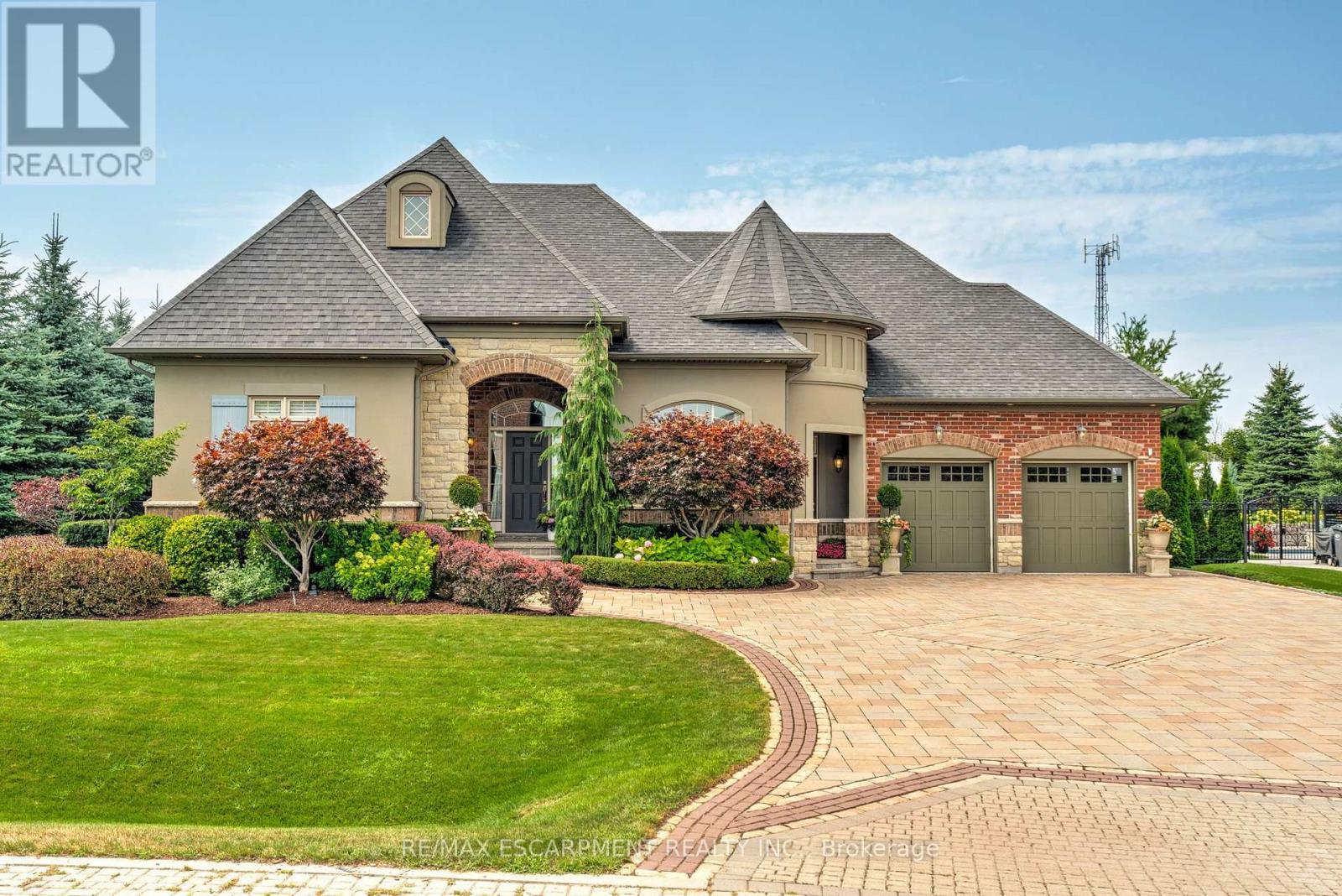 4 HOLDROYD COURT, Halton Hills, Ontario