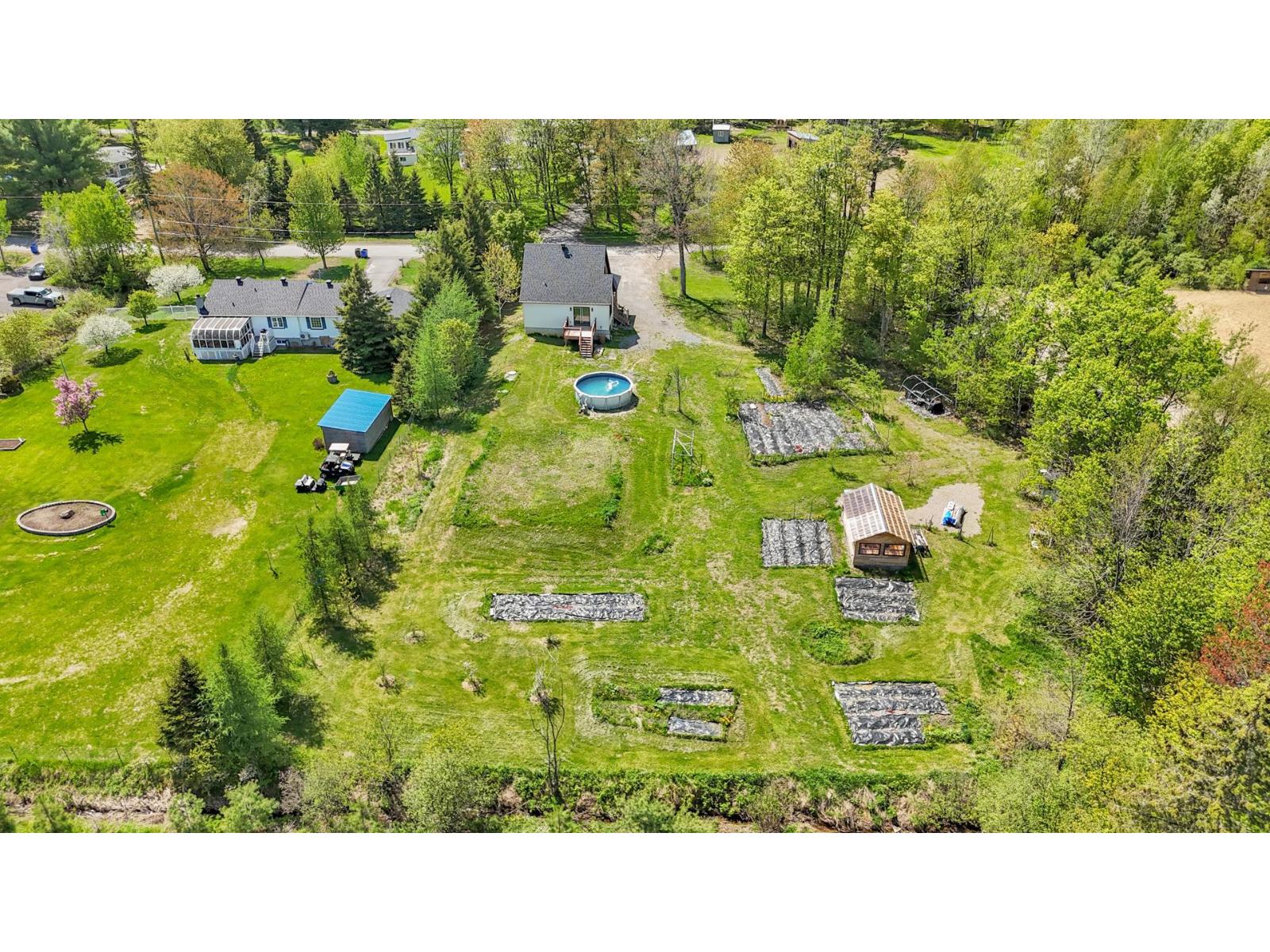 1271 Rue Pernaud Saint-Lin/Laurentides Quebec Canada J5M1G9 3