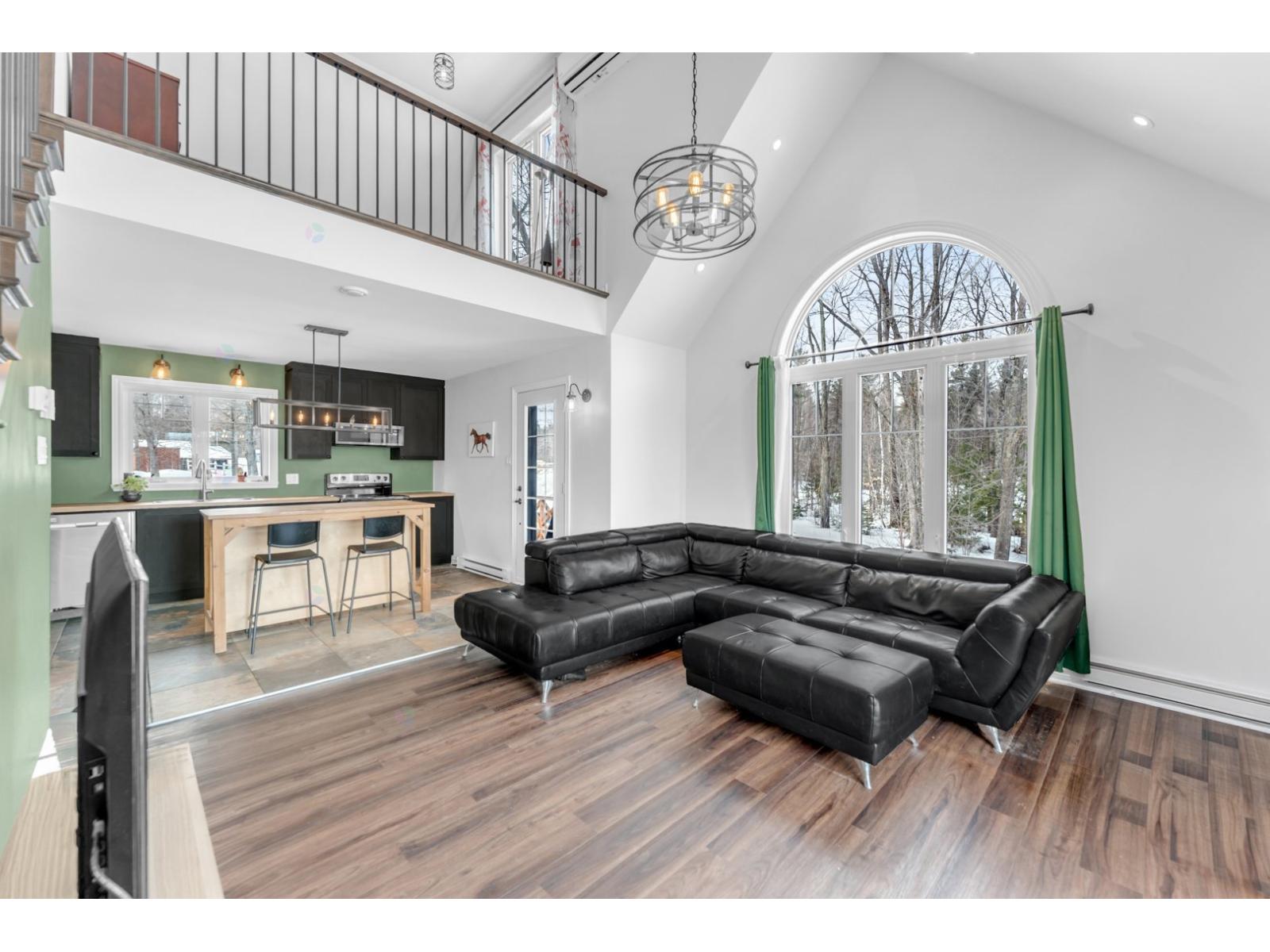 1271 Rue Pernaud Saint-Lin/Laurentides Quebec Canada J5M1G9 4