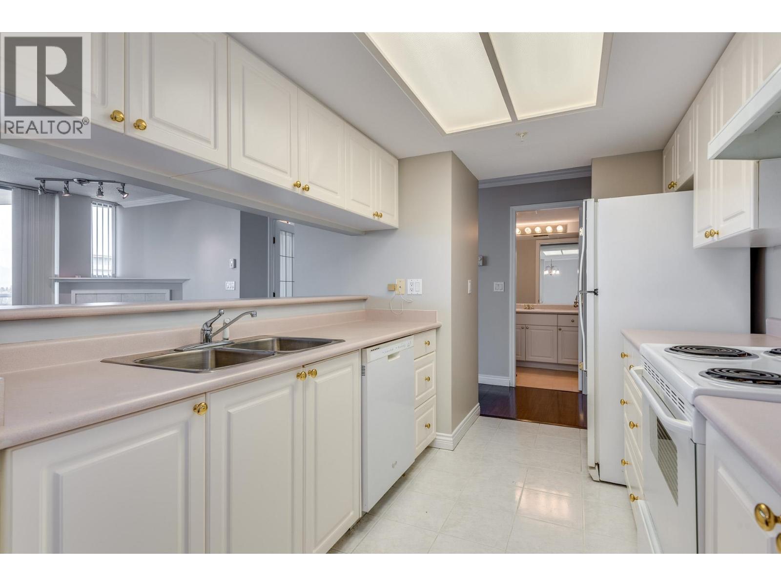 1701 739 PRINCESS STREET