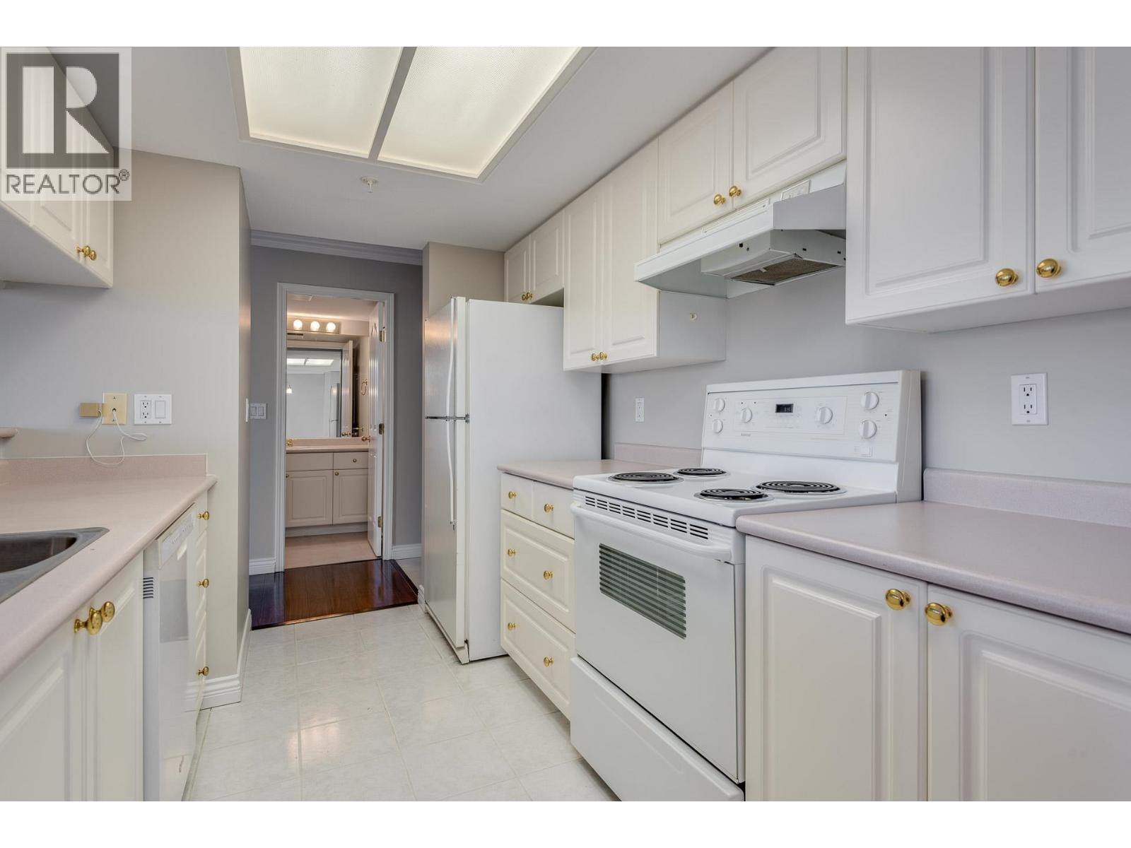 1701 739 PRINCESS STREET