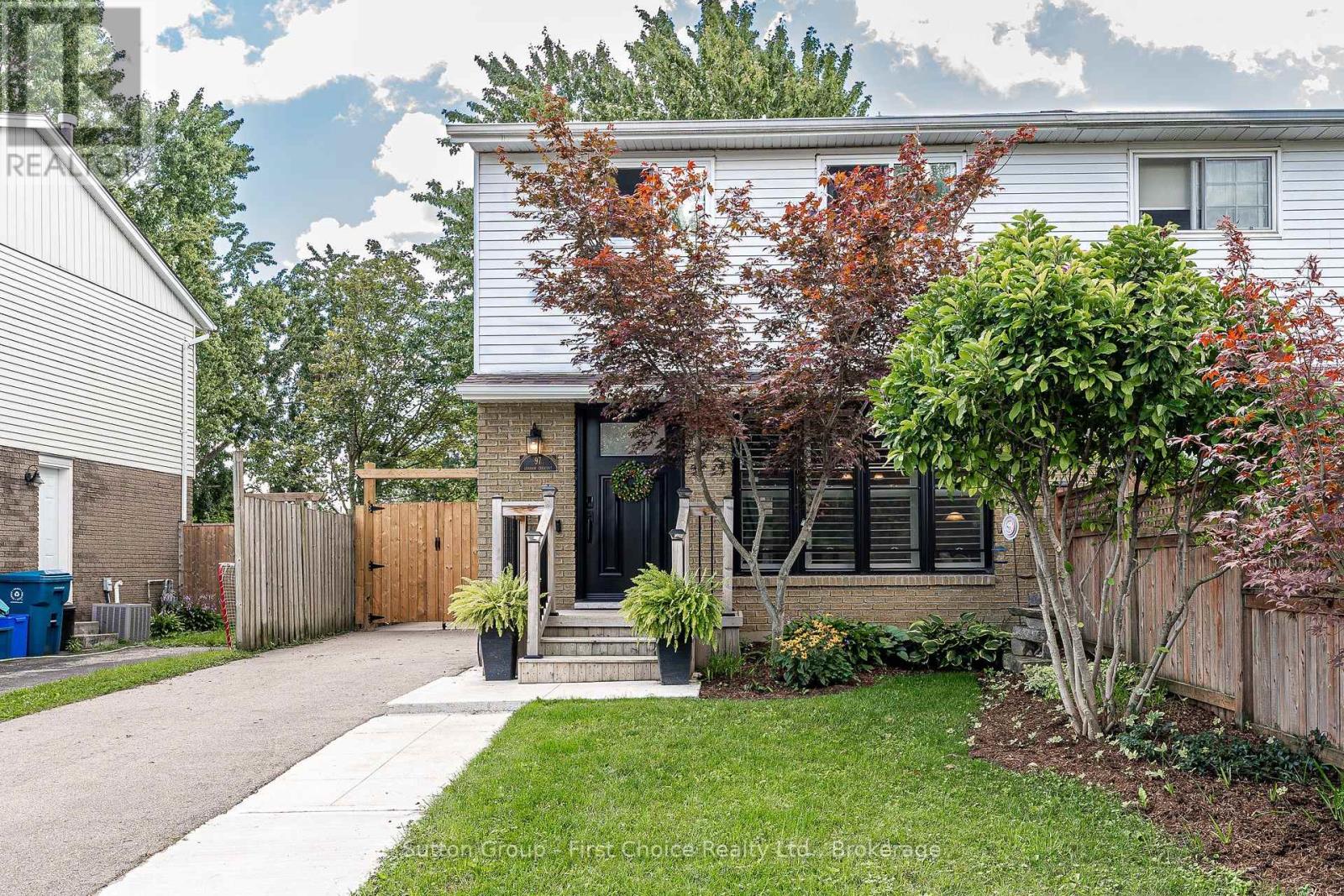 97 Graham Crescent, Stratford, Ontario N5A 7C6 - Photo 2 - X13878078