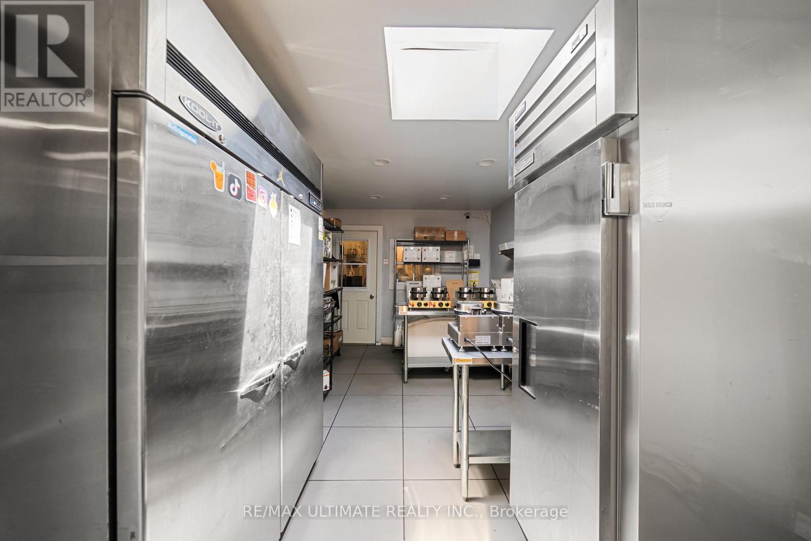 Main - 831 Queen Street W, Toronto, Ontario  M6J 1G1 - Photo 8 - C13878108