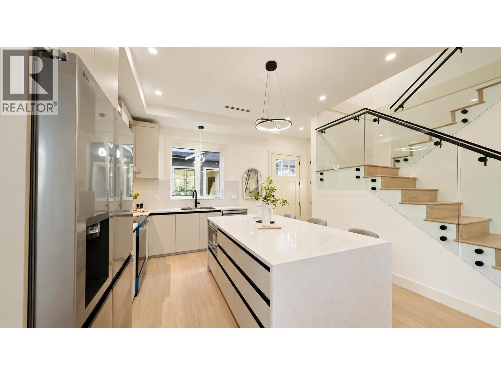 2 6555 CARNEGIE STREET, Burnaby, British Columbia