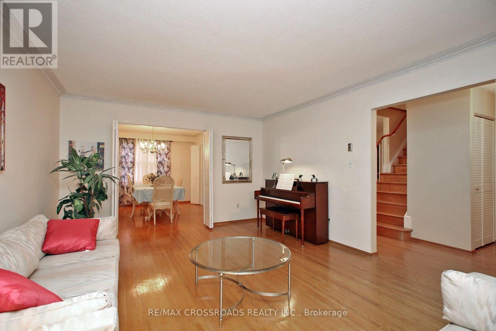 57 Kimberdale Crescent, Toronto, Ontario  M1W 1Y4 - Photo 4 - E13878104