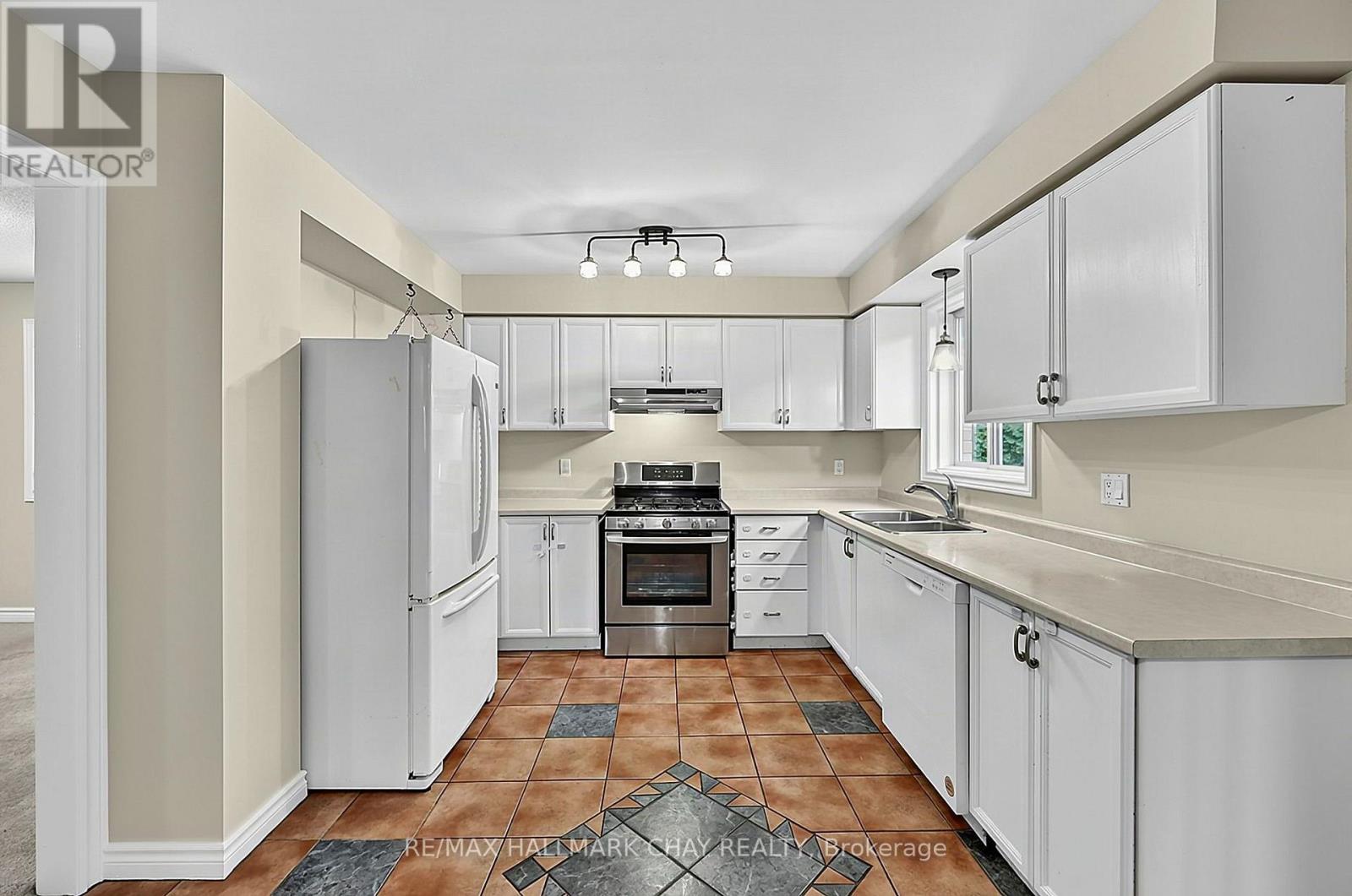 87 Mcveigh Drive, Barrie, Ontario  L4N 7E4 - Photo 7 - S13878070