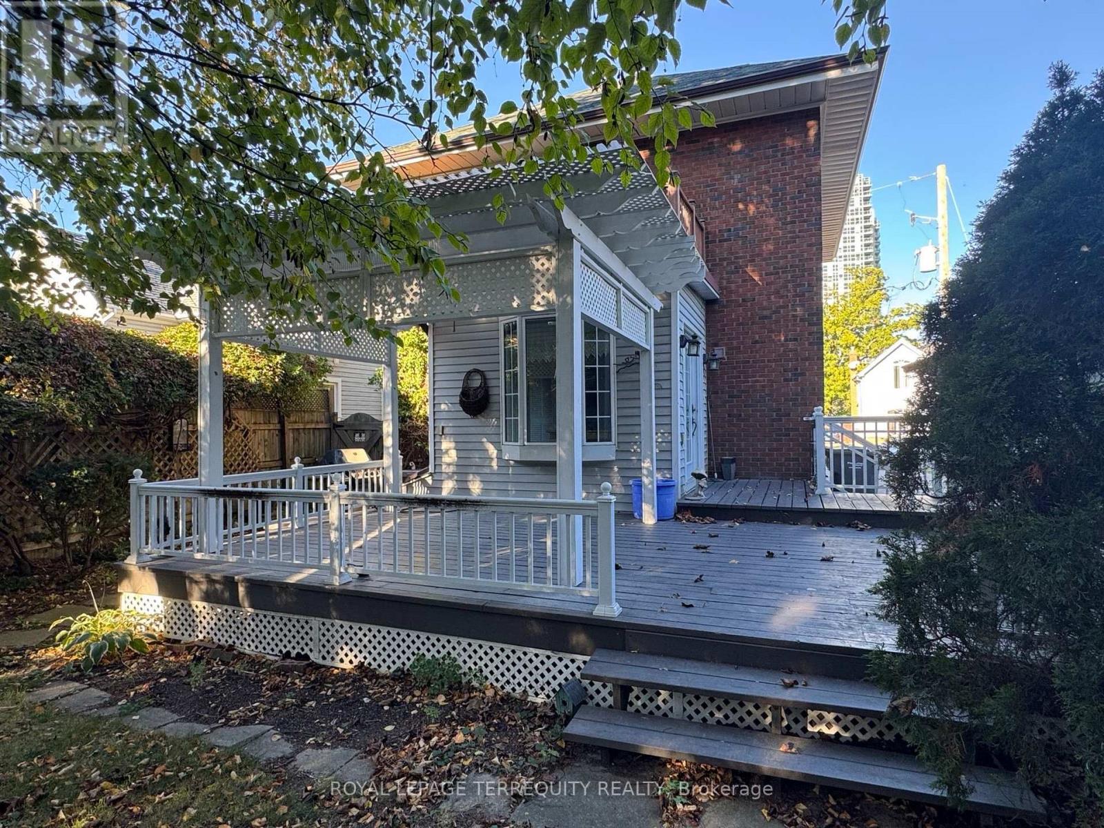17 Mill Street N, Brampton, Ontario  L6X 1S5 - Photo 3 - W13878068