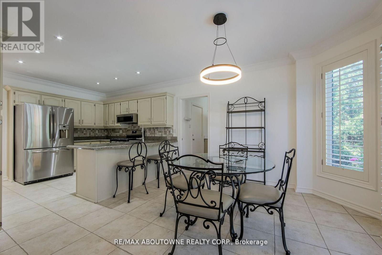 1487 The Links Drive, Oakville, Ontario  L6M 2P2 - Photo 12 - W13878102