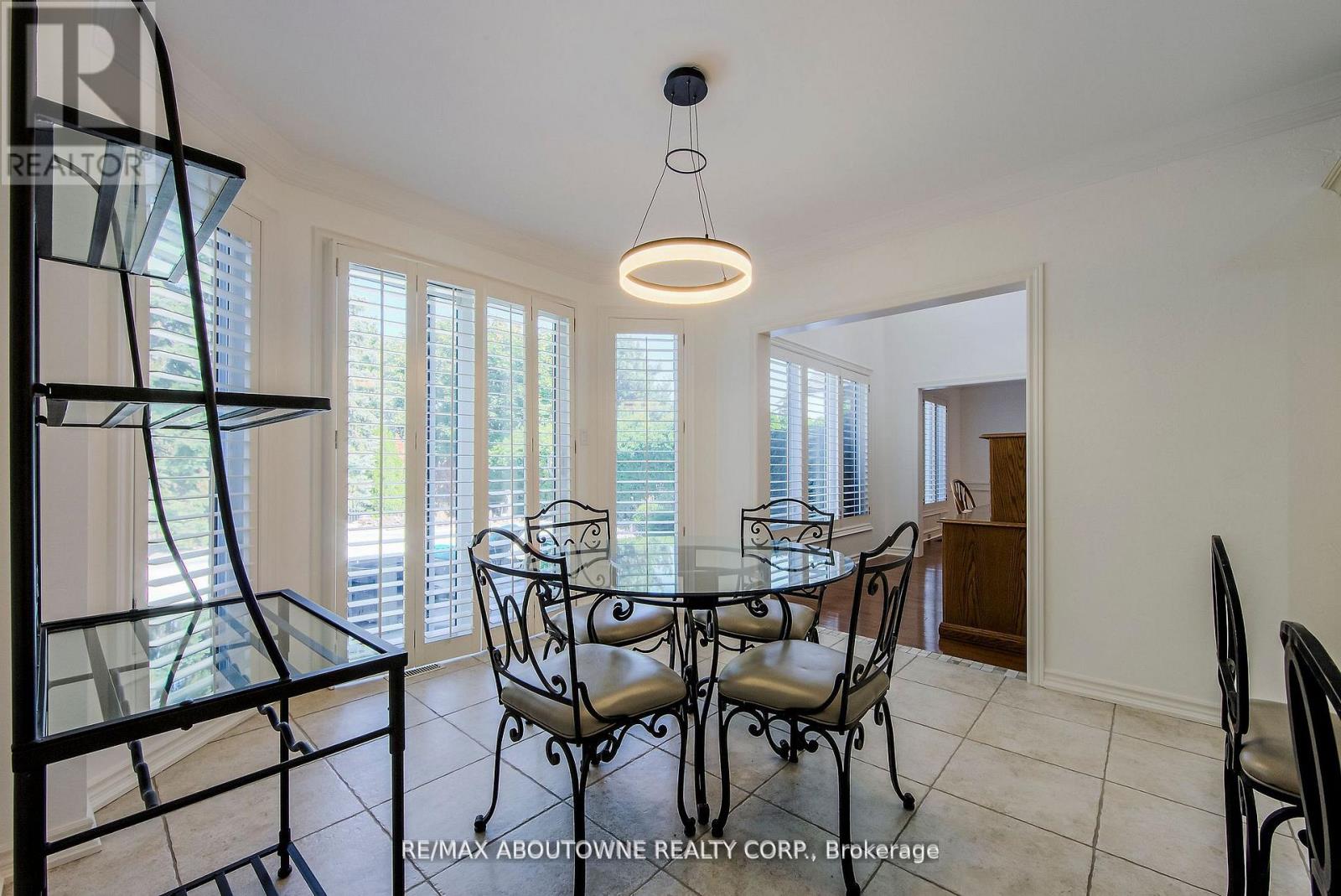 1487 The Links Drive, Oakville, Ontario  L6M 2P2 - Photo 13 - W13878102