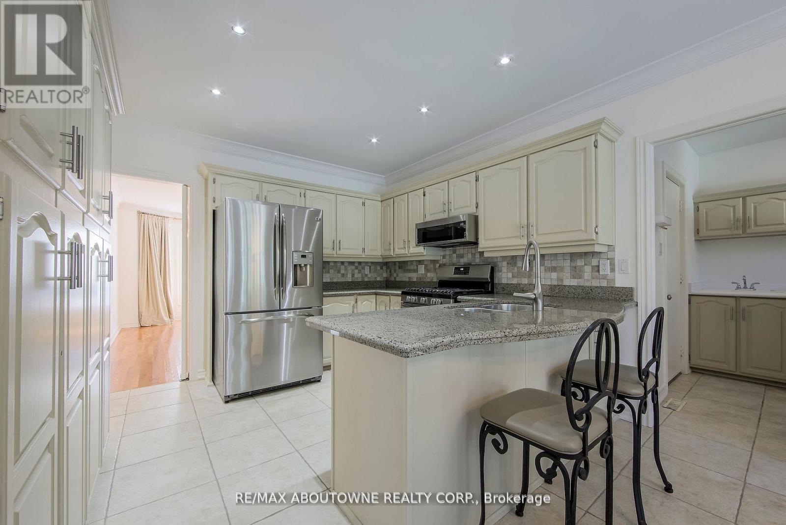 1487 The Links Drive, Oakville, Ontario  L6M 2P2 - Photo 15 - W13878102
