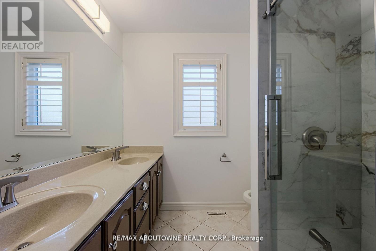 1487 The Links Drive, Oakville, Ontario  L6M 2P2 - Photo 18 - W13878102