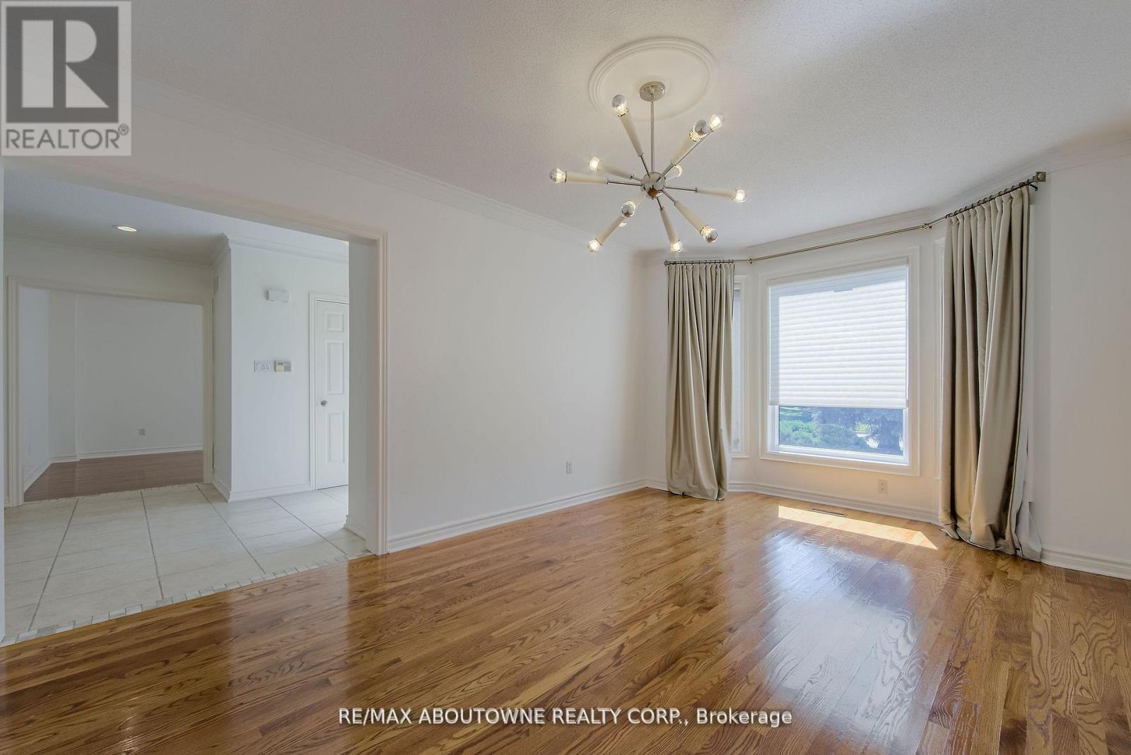 1487 The Links Drive, Oakville, Ontario  L6M 2P2 - Photo 4 - W13878102