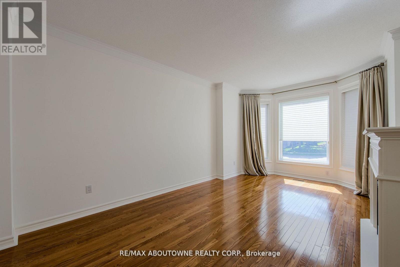 1487 The Links Drive, Oakville, Ontario  L6M 2P2 - Photo 6 - W13878102