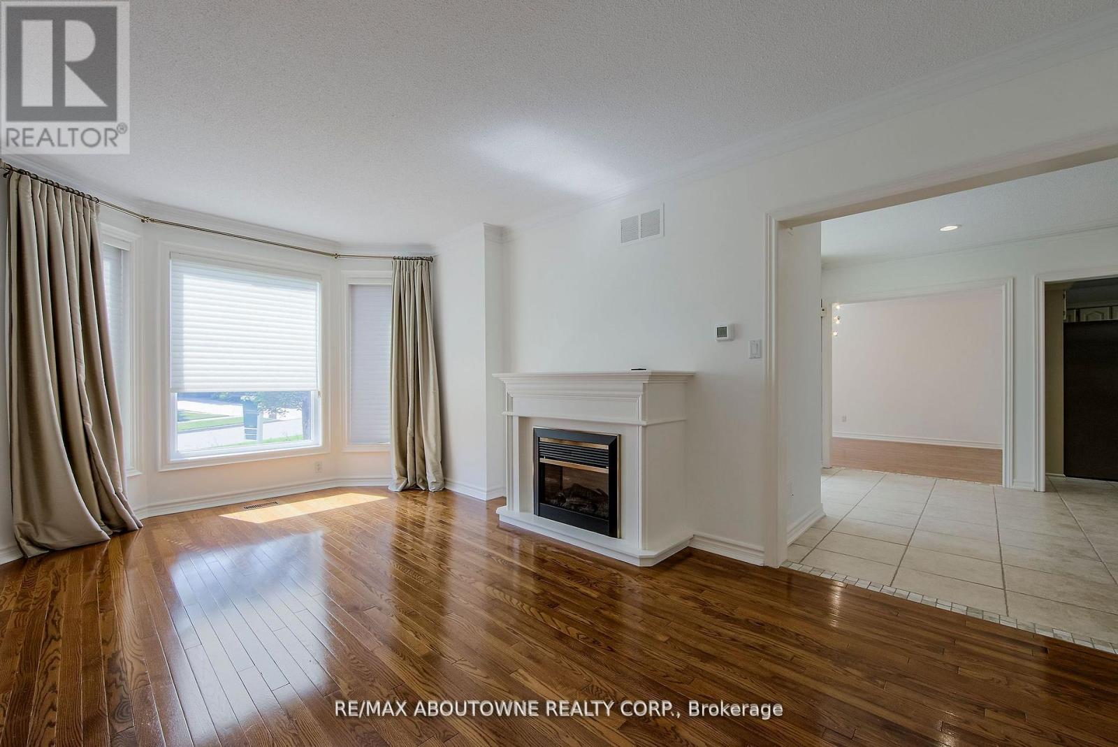 1487 The Links Drive, Oakville, Ontario  L6M 2P2 - Photo 7 - W13878102