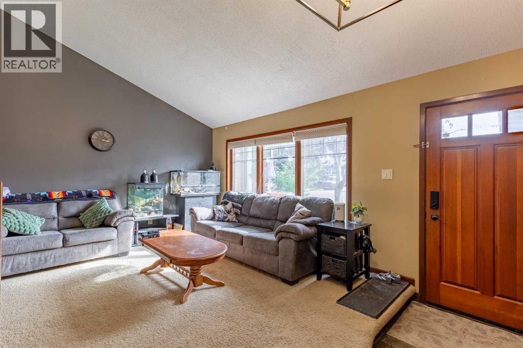 184 Lakhota Crescent W