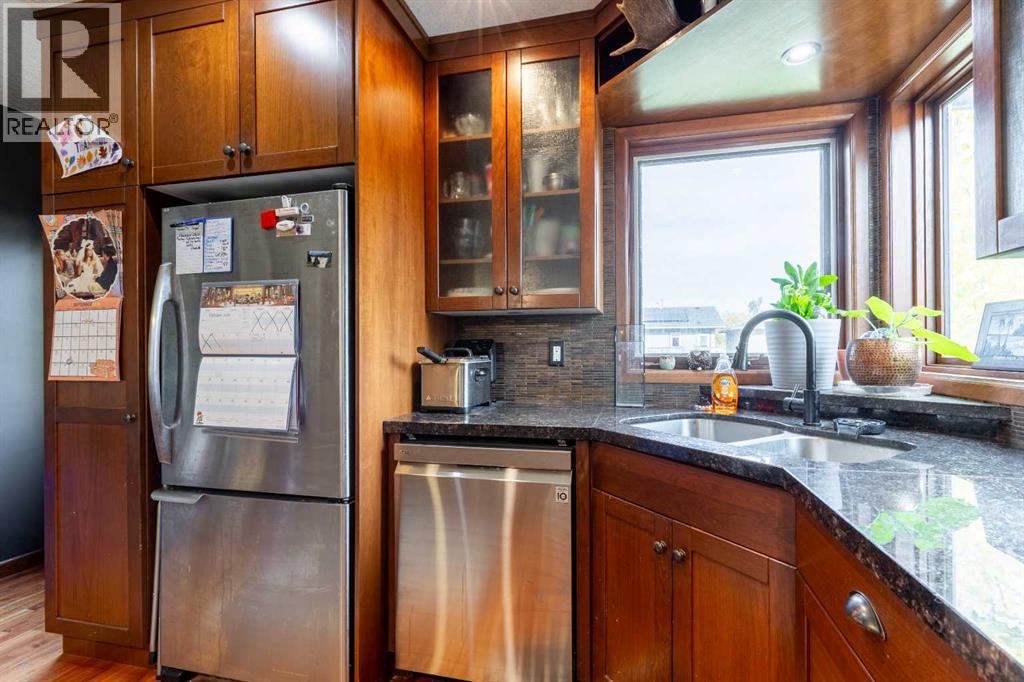 184 Lakhota Crescent W