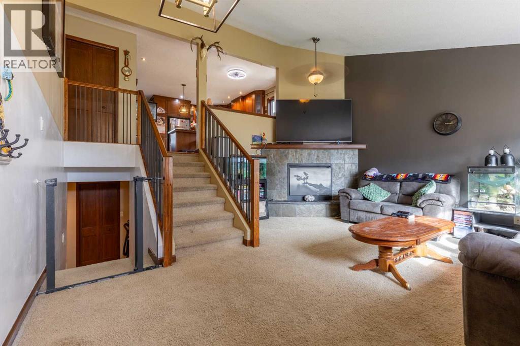 184 Lakhota Crescent W