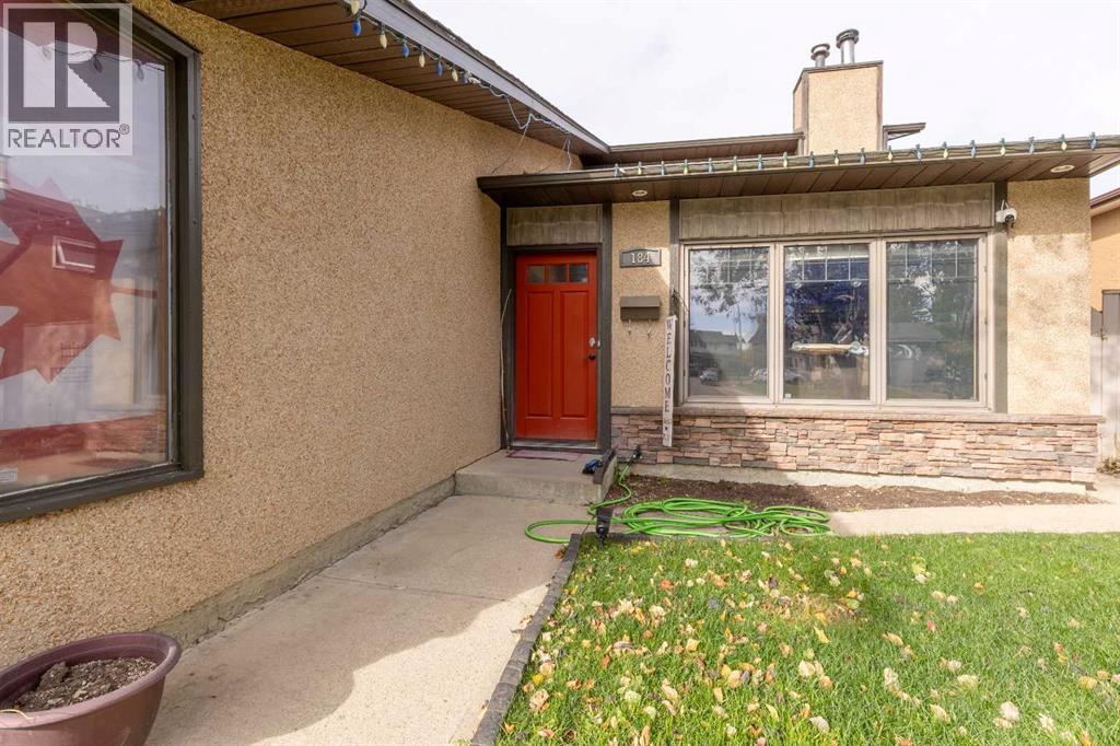 184 Lakhota Crescent W
