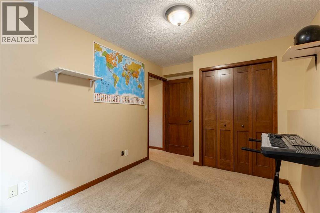 184 Lakhota Crescent W