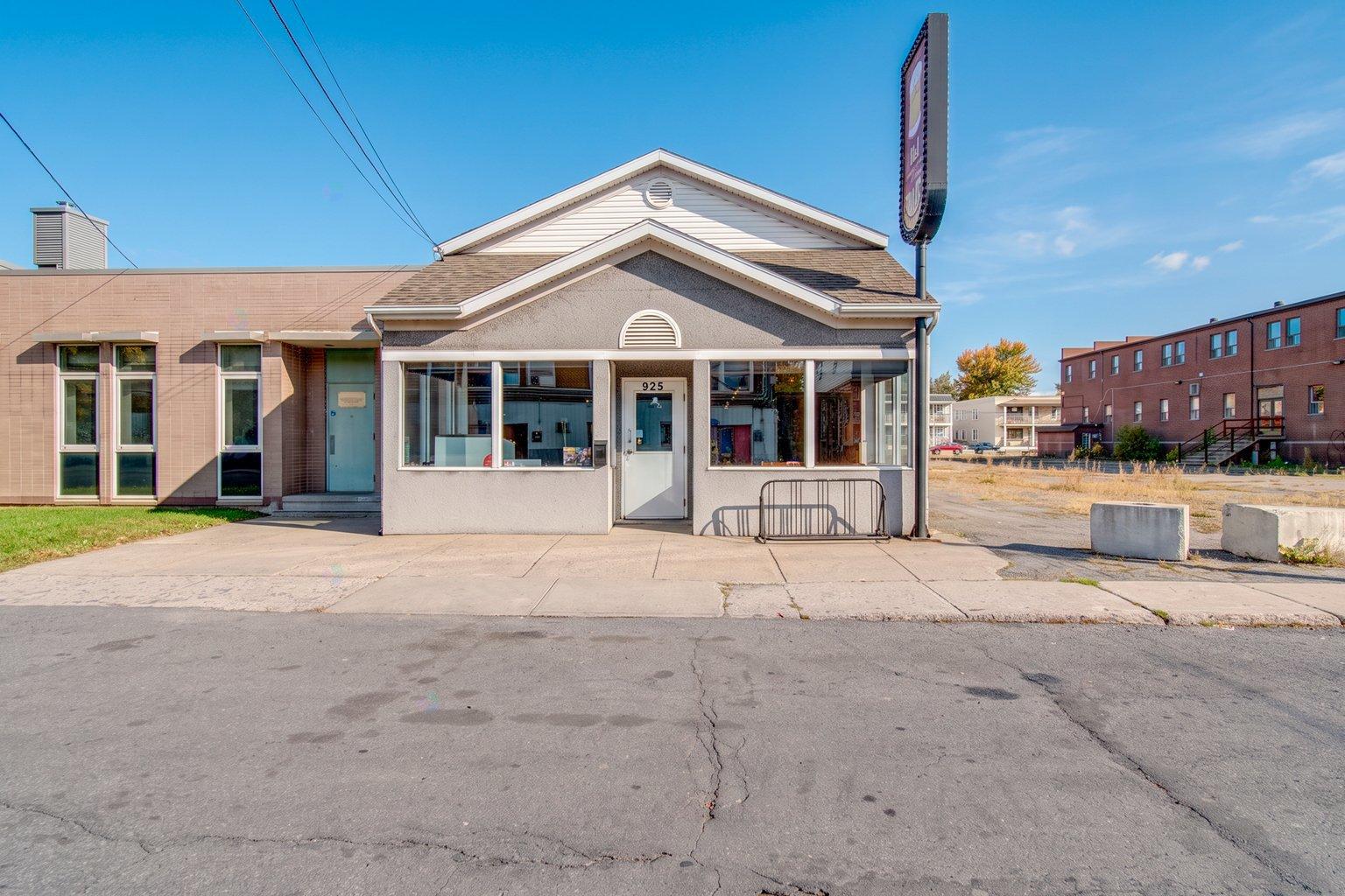 925 Rue St-Joseph Sorel-Tracy Quebec Canada J3R3R1 2