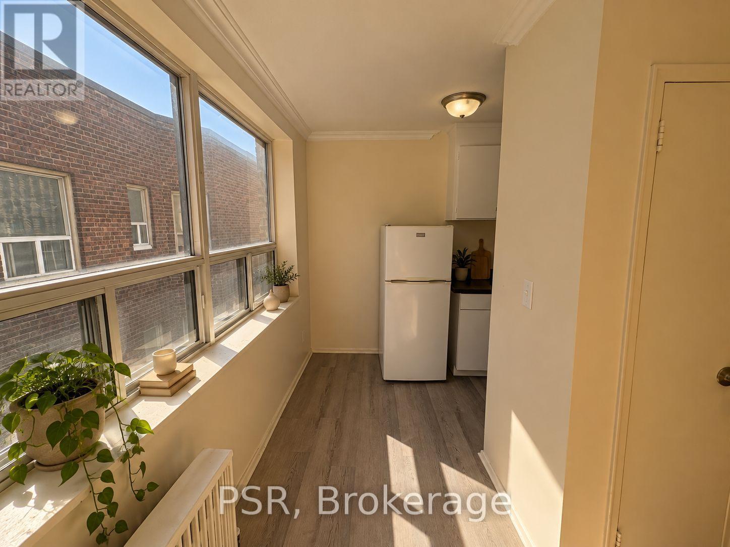 402 - 214 Vaughan Road, Toronto, Ontario  M6C 2M3 - Photo 6 - C13878192