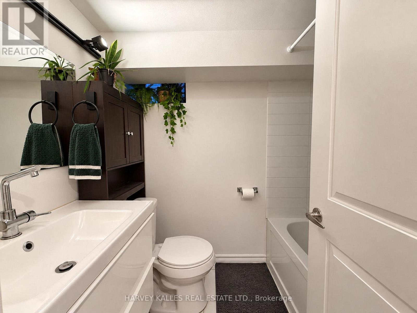Lower - 183 Westmount Avenue, Toronto, Ontario  M6E 3M6 - Photo 12 - C13878234