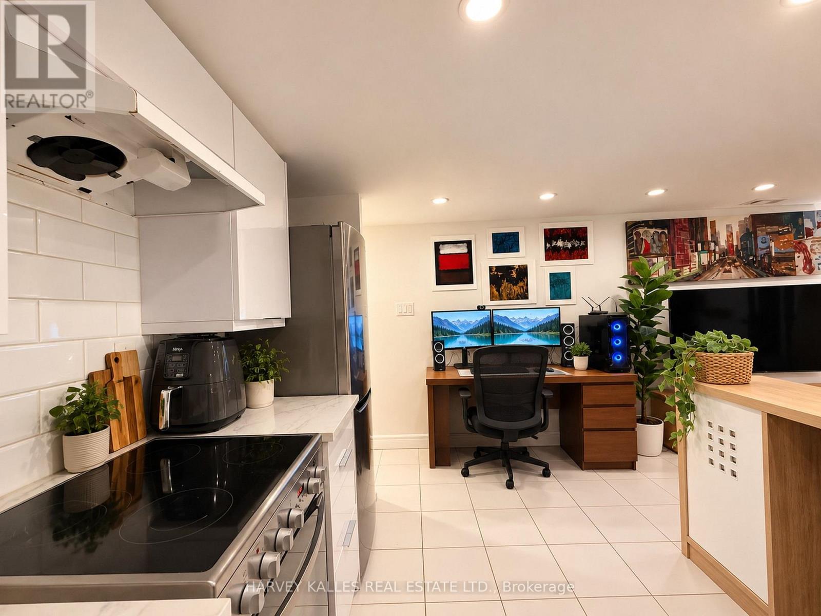 Lower - 183 Westmount Avenue, Toronto, Ontario  M6E 3M6 - Photo 7 - C13878234