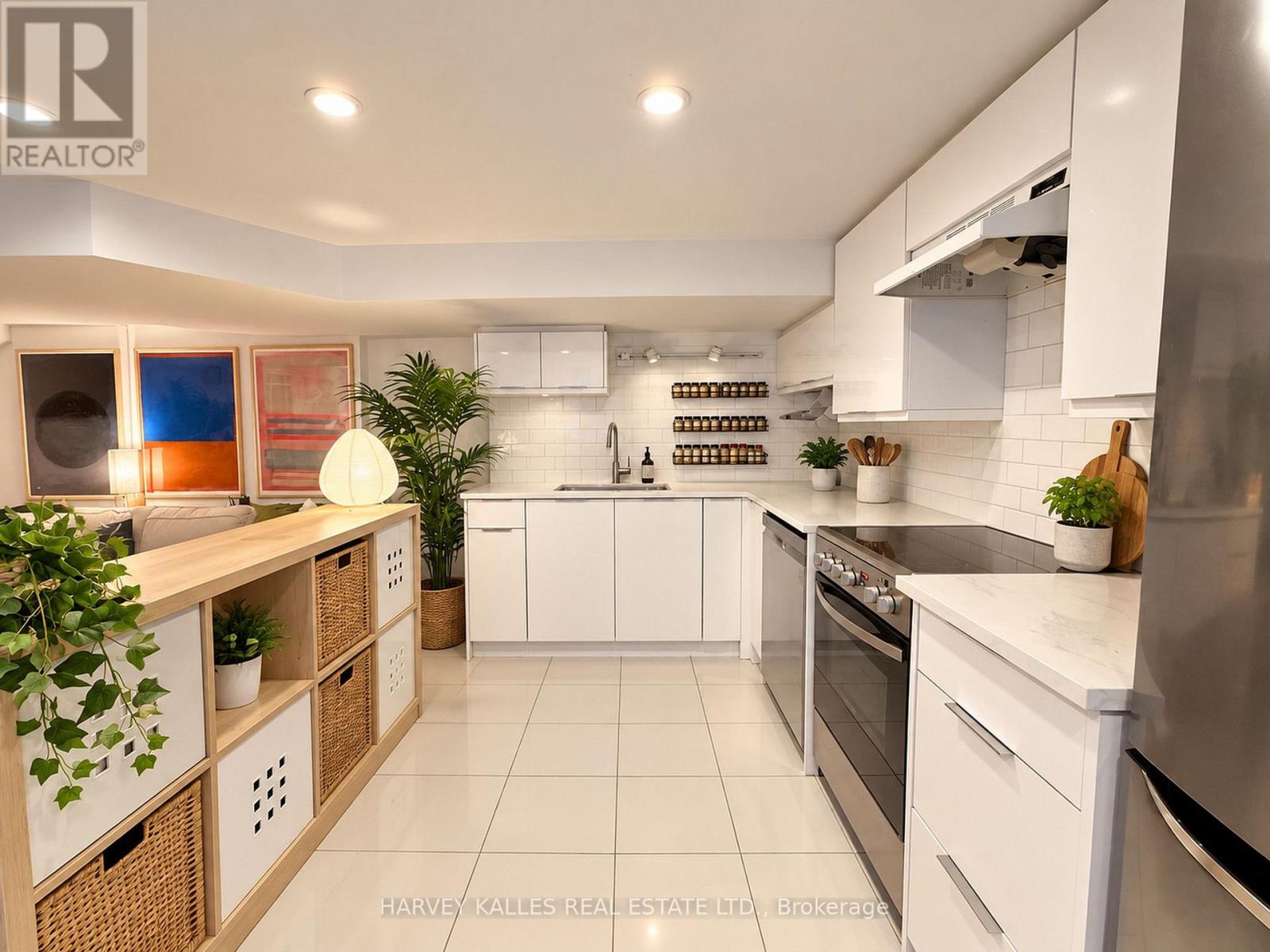 Lower - 183 Westmount Avenue, Toronto, Ontario  M6E 3M6 - Photo 8 - C13878234