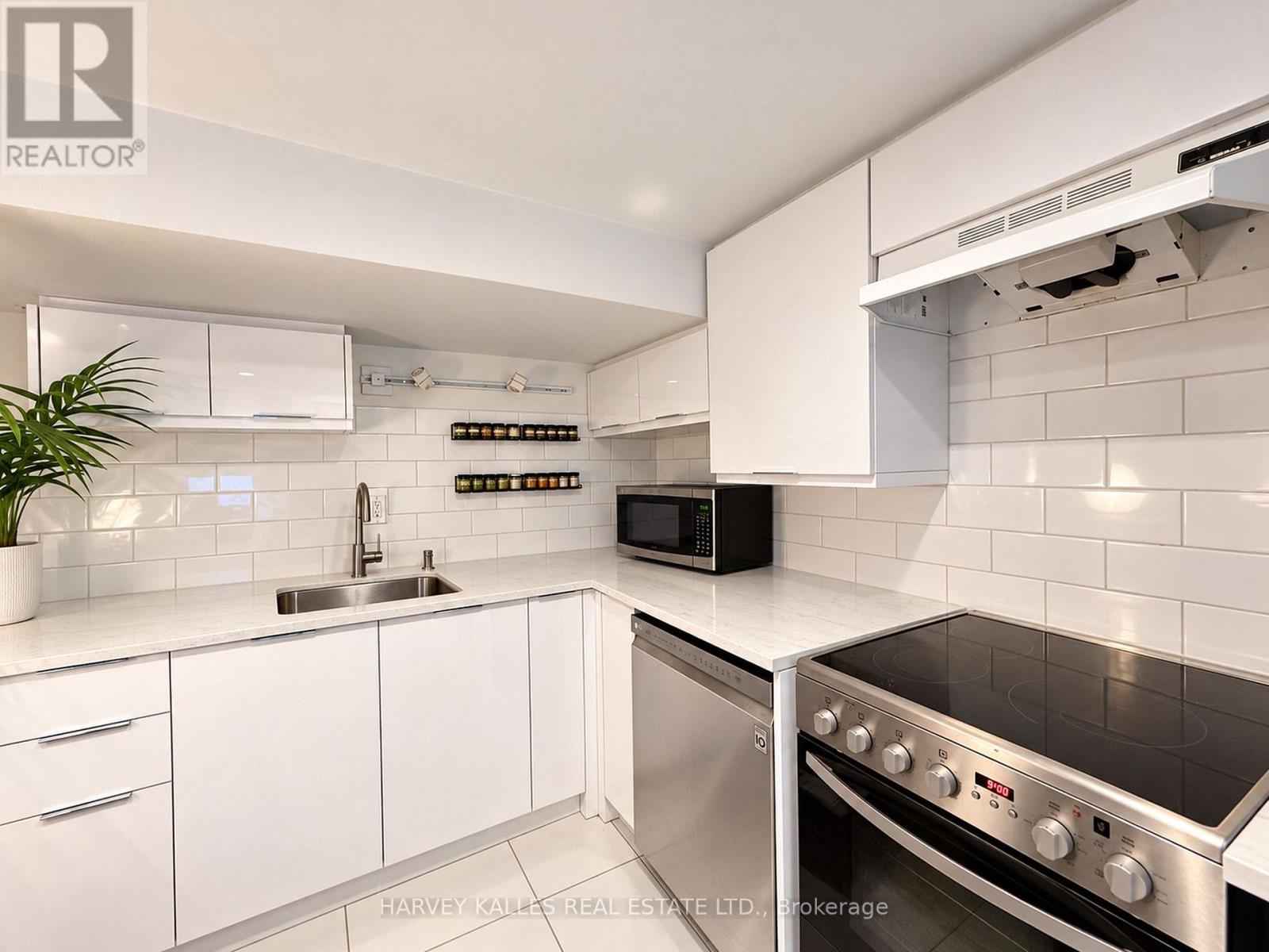 Lower - 183 Westmount Avenue, Toronto, Ontario  M6E 3M6 - Photo 9 - C13878234