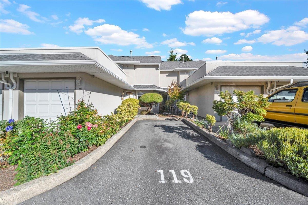 10 9926 151 STREET Surrey British Columbia Canada V3R8C9 2