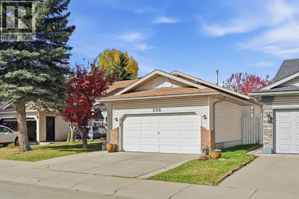 866 Applewood Drive SE, Calgary, Alberta  T2A 7R6 - Photo 3 - A2337206
