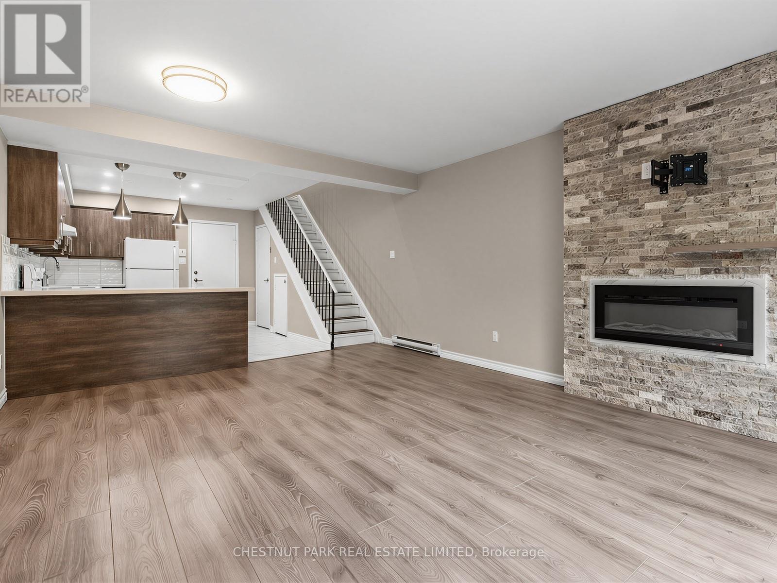 2 - 880 Broadview Avenue, Toronto, Ontario  M4K 2R1 - Photo 2 - E13878178